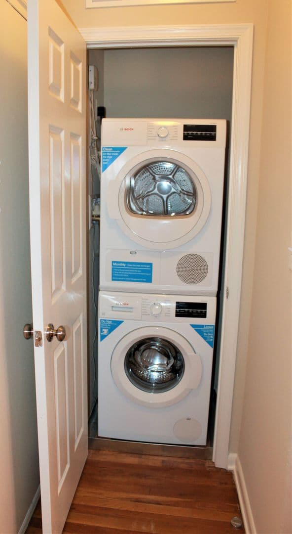 Washington Apartment: 2070 Belmont Rd, NW