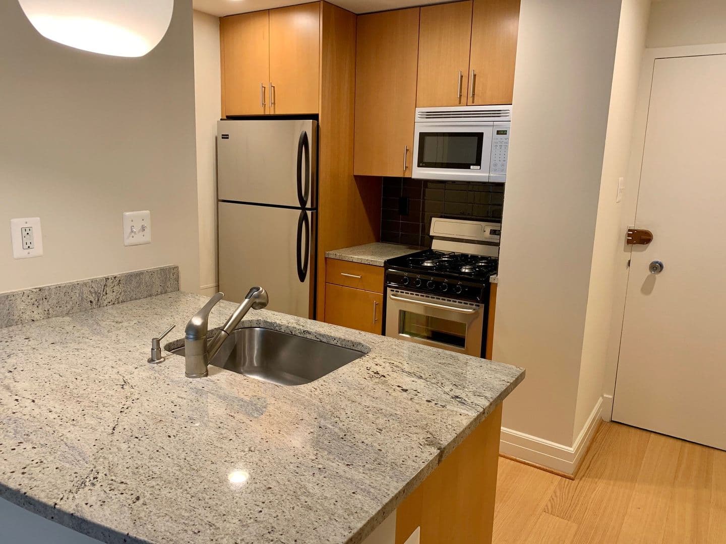 Washington Apartment: 1255 New Hampshire Avenue
