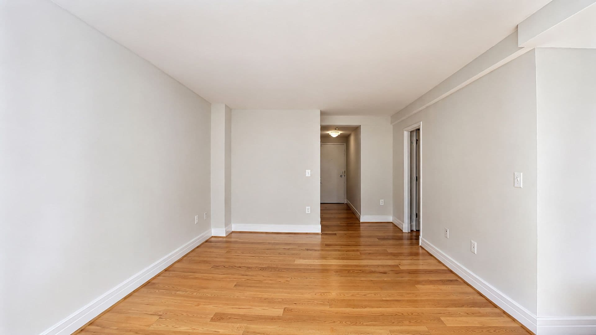 Washington Apartment: 1255 New Hampshire Avenue
