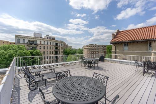 Washington Apartment: 2070 Belmont Rd, NW