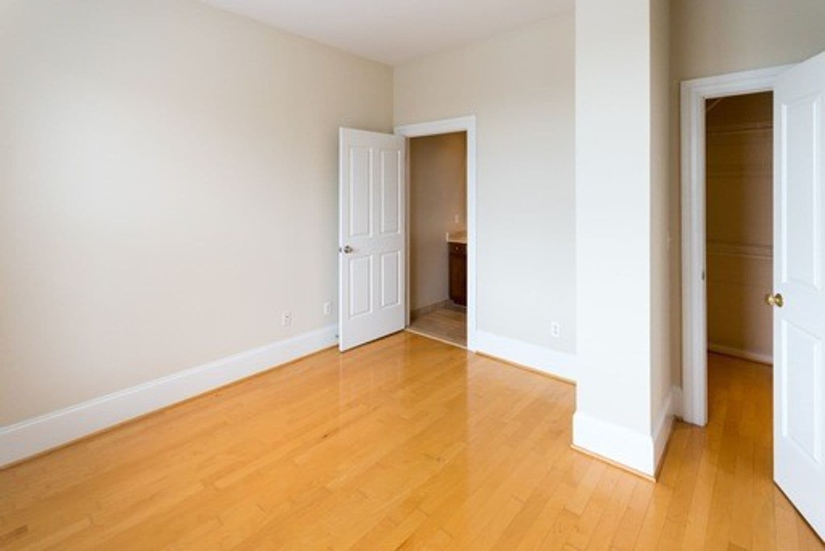 Washington Apartment: 1640 16th Street, NW