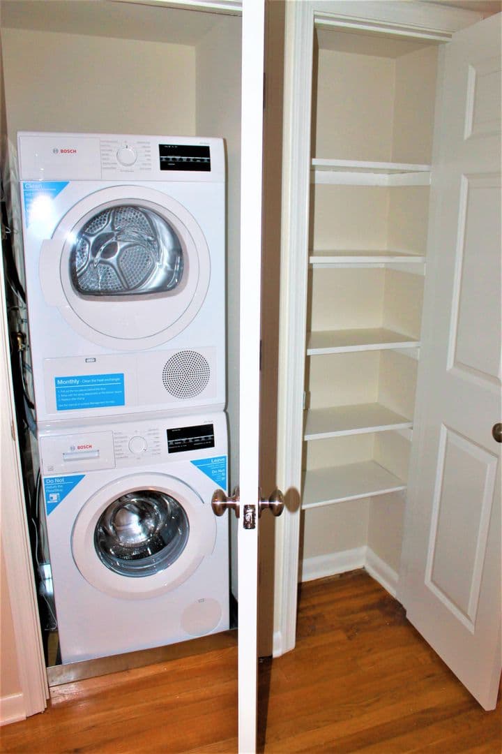 Washington Apartment: 2070 Belmont Rd, NW
