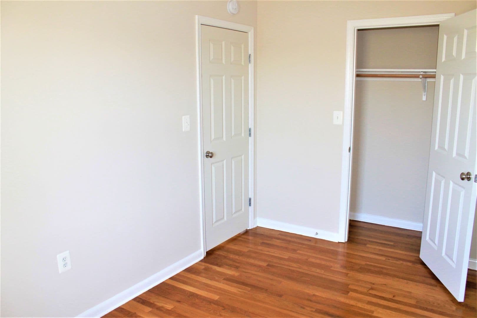 Washington Apartment: 2070 Belmont Rd, NW