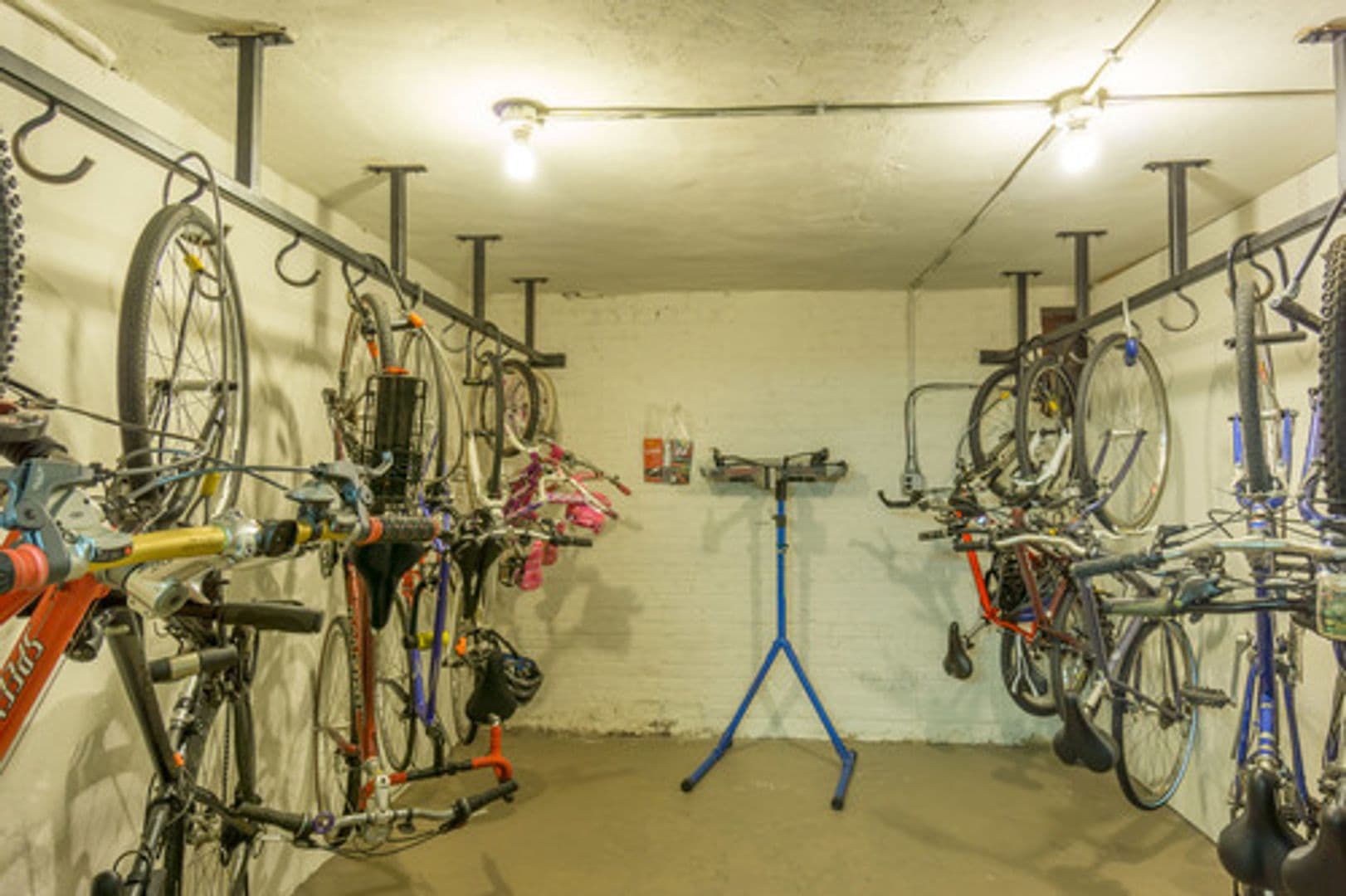 Washington Apartment: 2070 Belmont Rd, NW