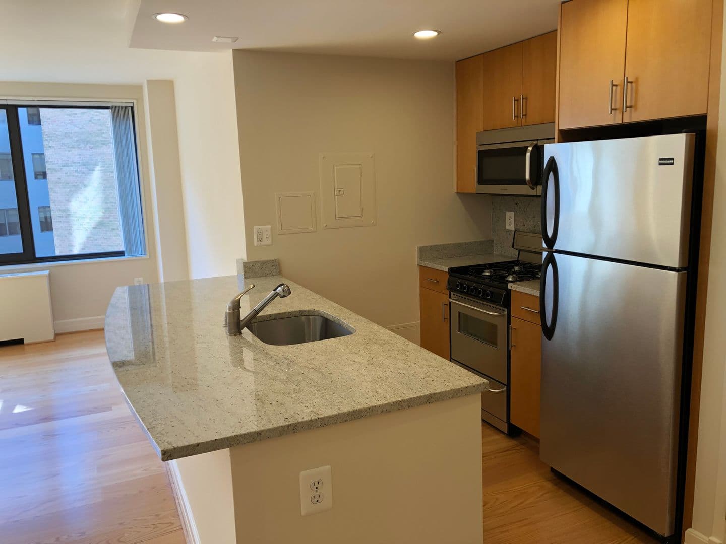 Washington Apartment: 1255 New Hampshire Avenue