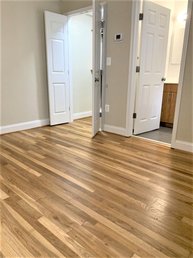 Washington Apartment: 2070 Belmont Rd, NW