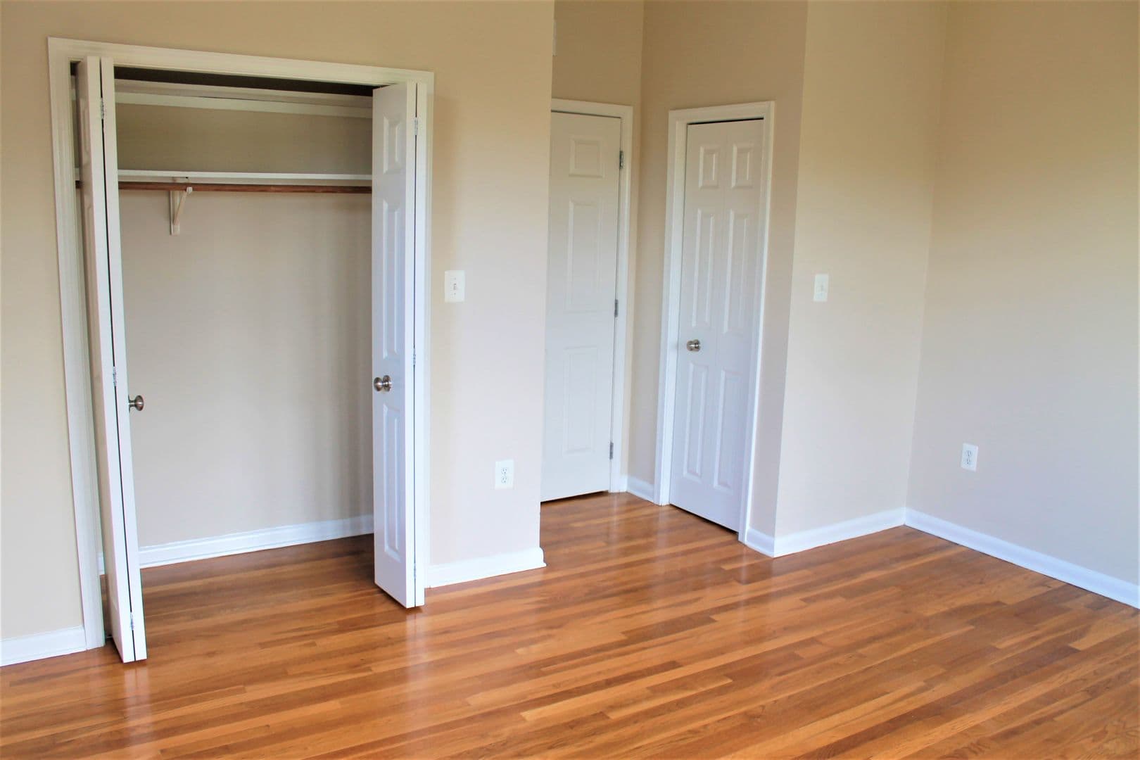 Washington Apartment: 2070 Belmont Rd, NW