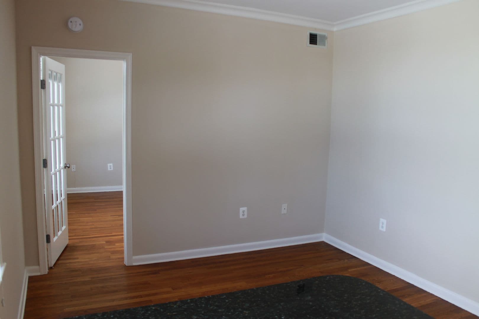 Washington Apartment: 2070 Belmont Rd, NW