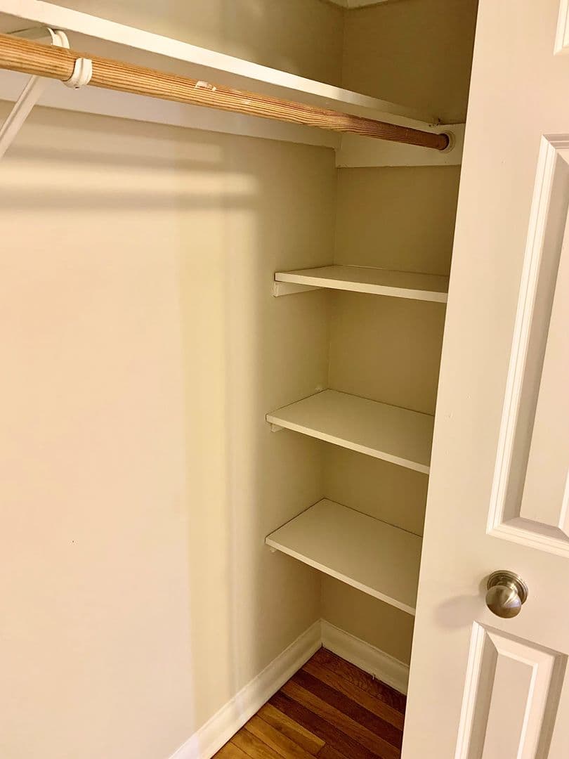 Washington Apartment: 2070 Belmont Rd, NW