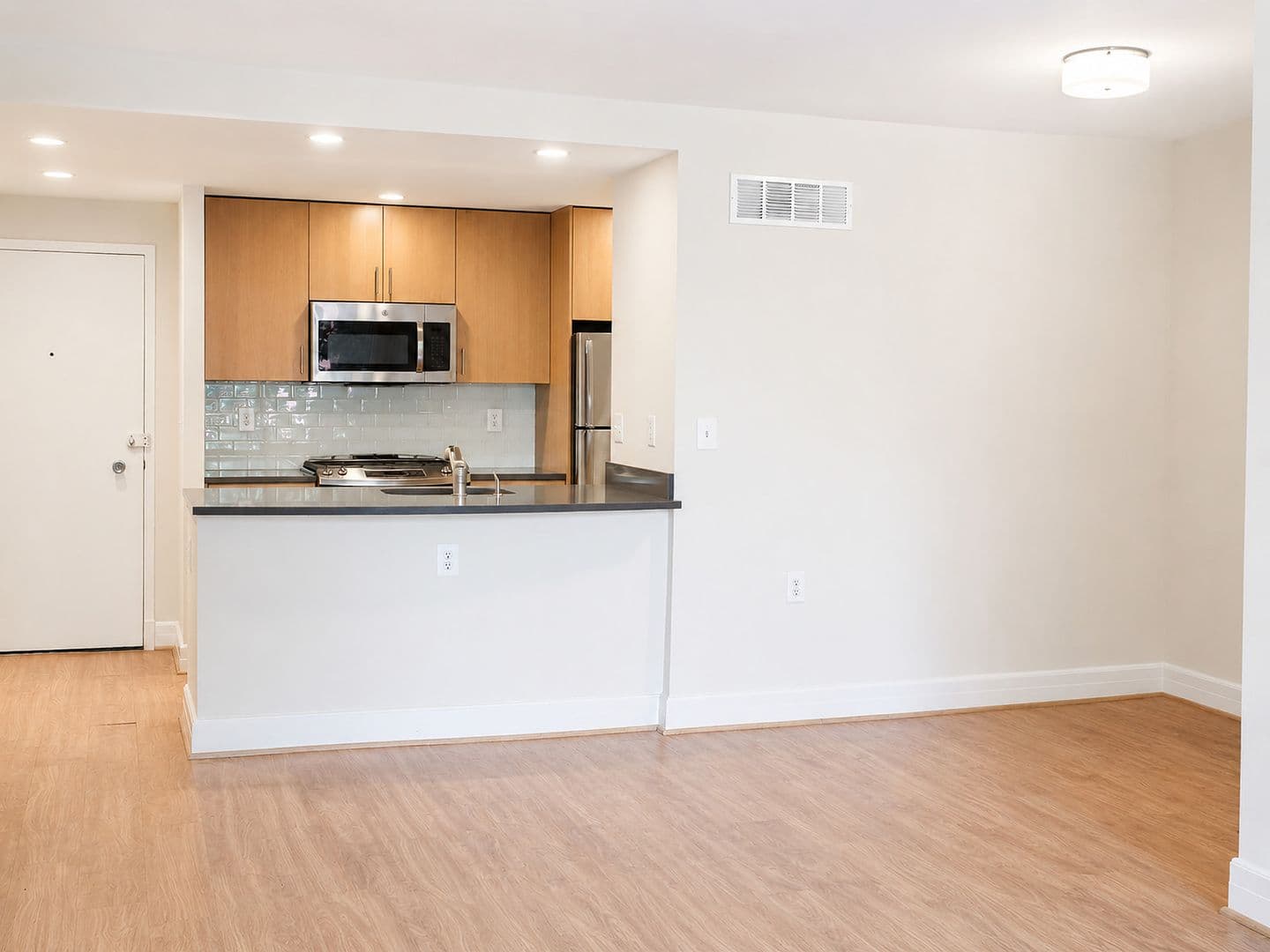 Washington Apartment: 1255 New Hampshire Avenue