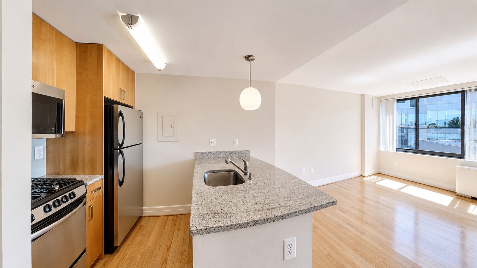Washington Apartment: 1255 New Hampshire Avenue