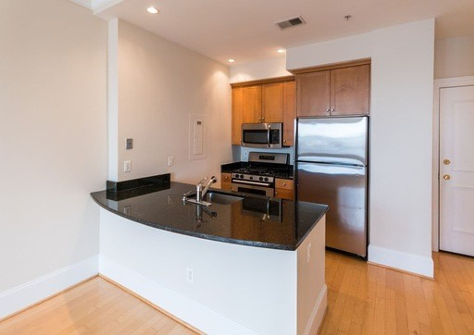 Washington Apartment: 1640 16th Street, NW