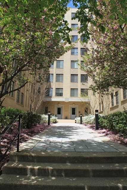 Washington Apartment: 2000 Connecticut Avenue, NW