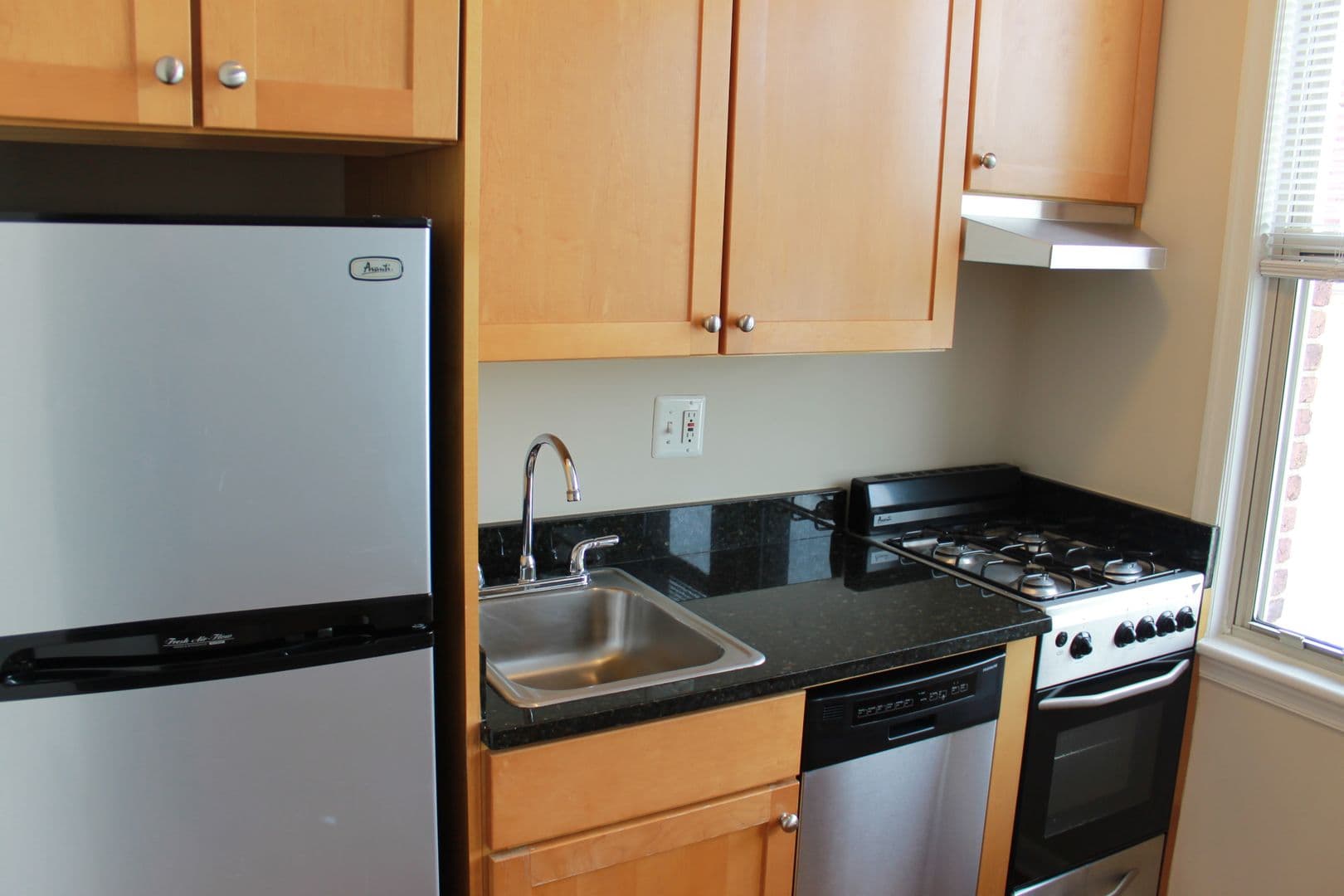 Washington Apartment: 2070 Belmont Rd, NW
