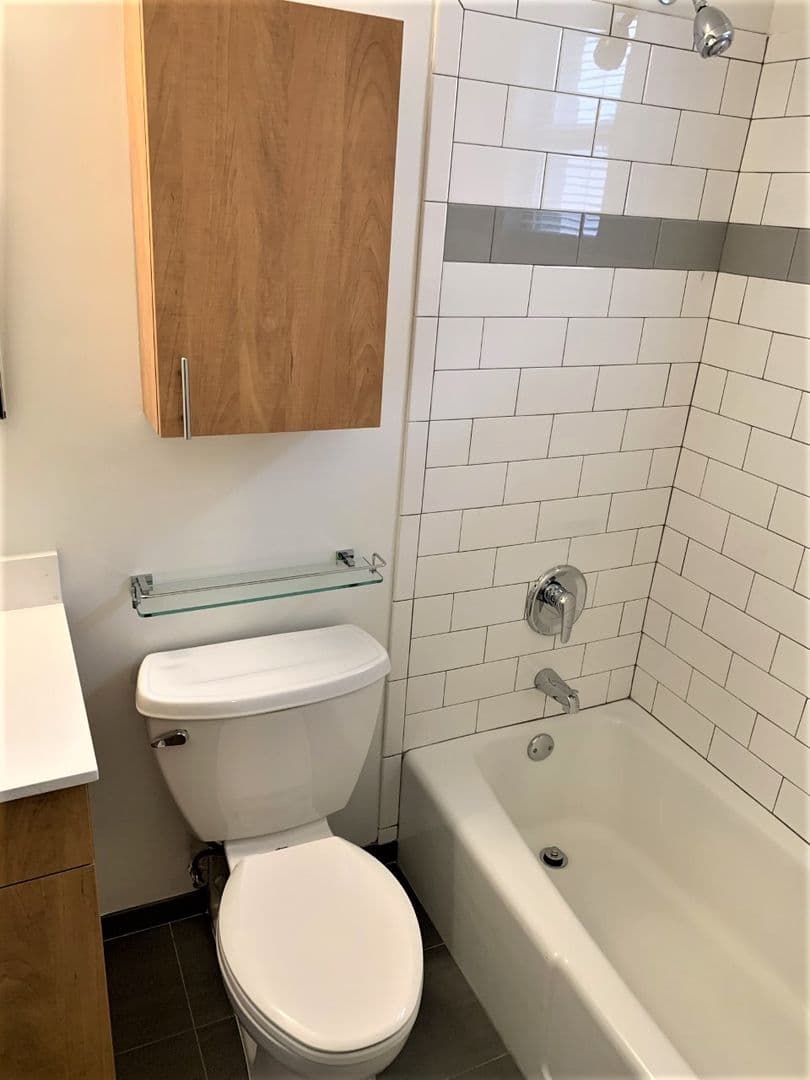 Washington Apartment: 2070 Belmont Rd, NW