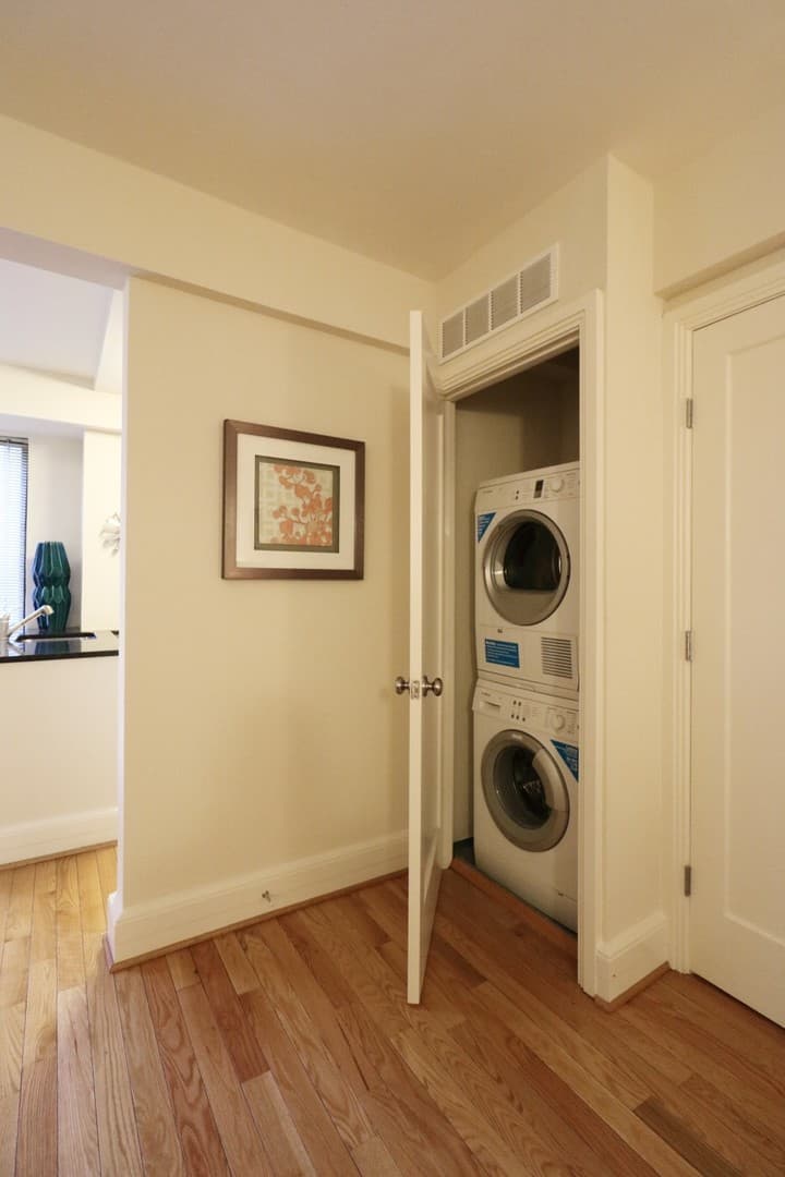 Washington Apartment: 2000 Connecticut Avenue, NW