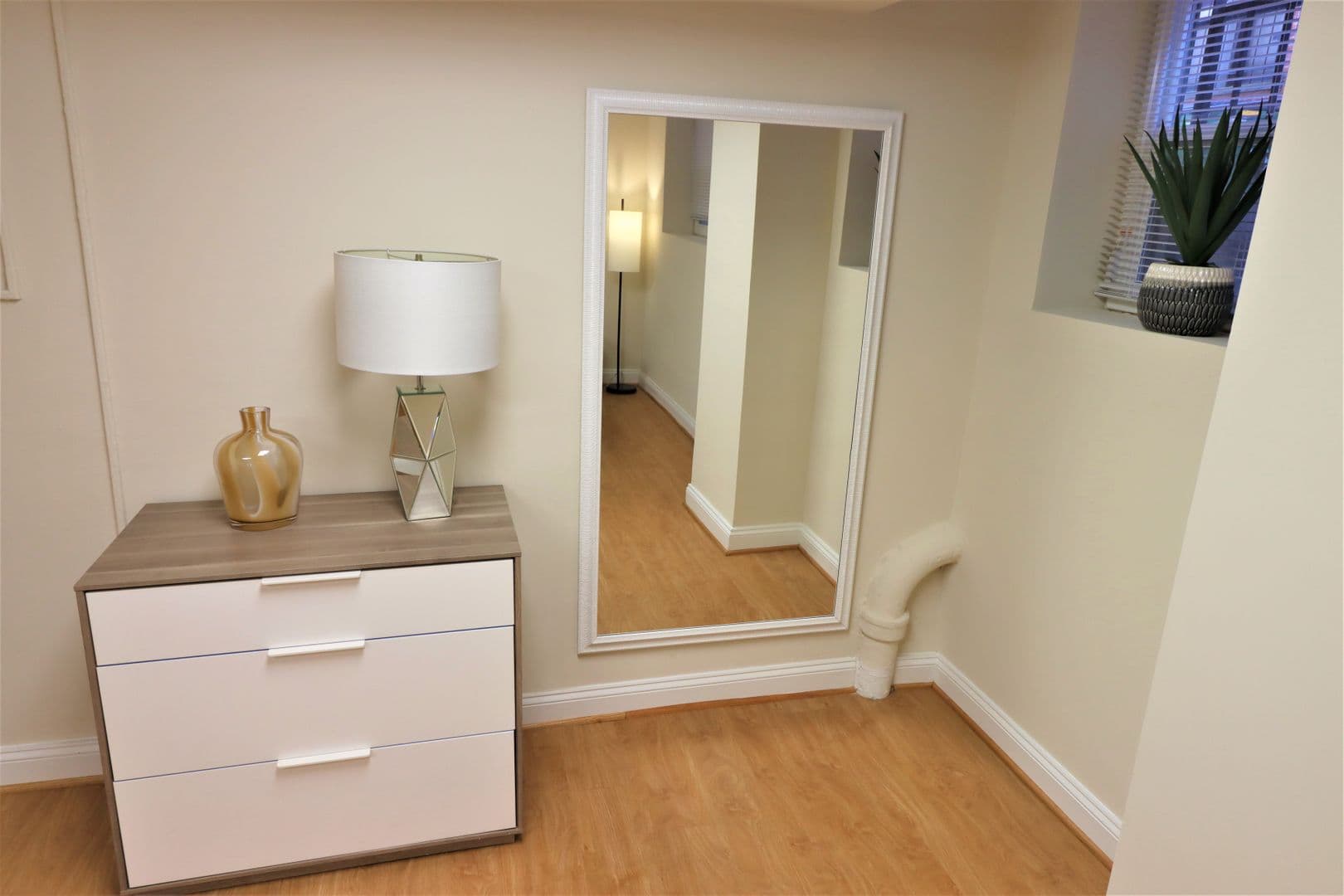 Washington Apartment: 1825-1833 New Hampshire Avenue, NW