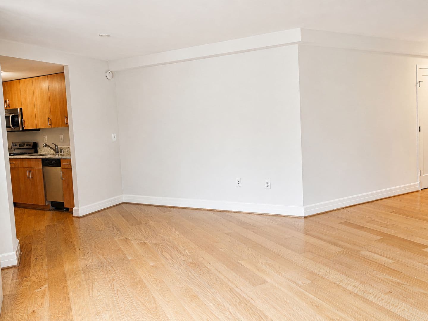 Washington Apartment: 1255 New Hampshire Avenue