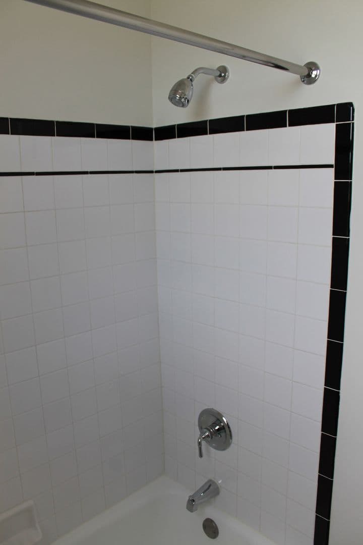 Washington Apartment: 2070 Belmont Rd, NW