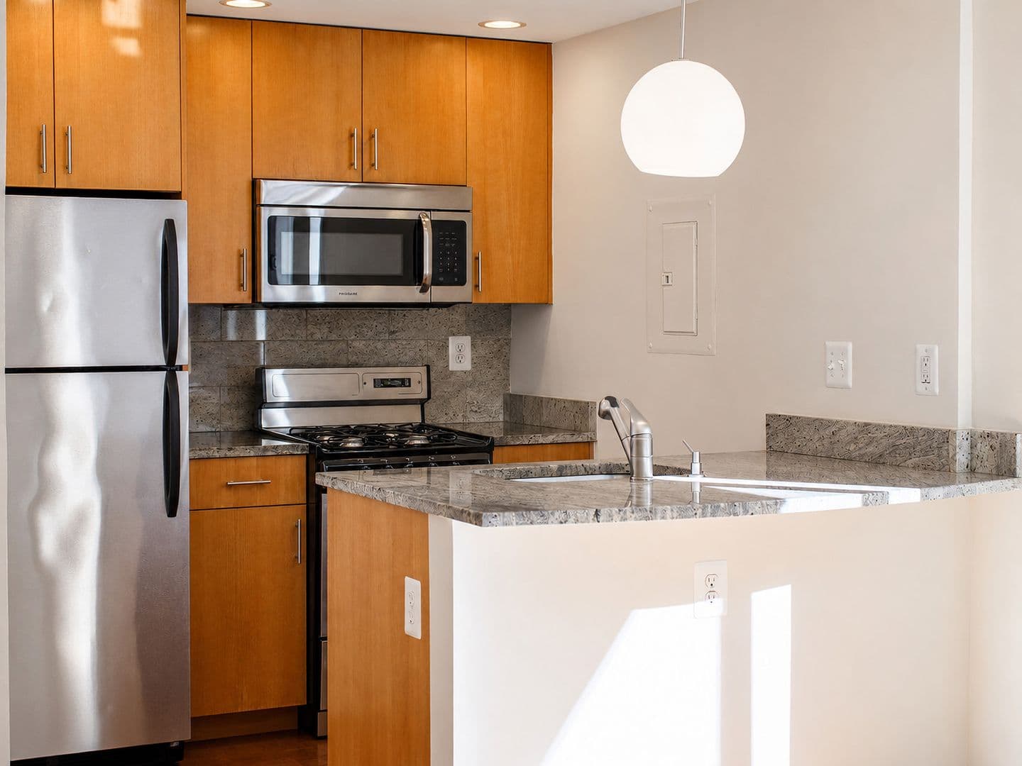 Washington Apartment: 1255 New Hampshire Avenue