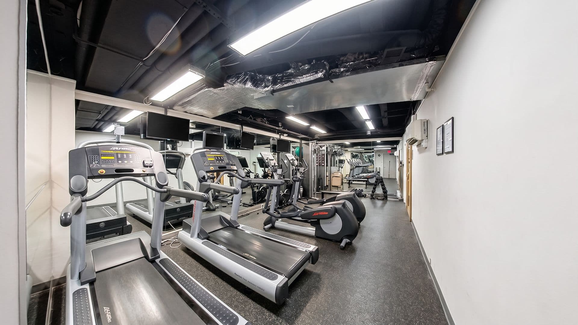 Washington Apartment: 1255 New Hampshire Avenue