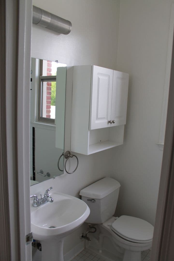 Washington Apartment: 2070 Belmont Rd, NW