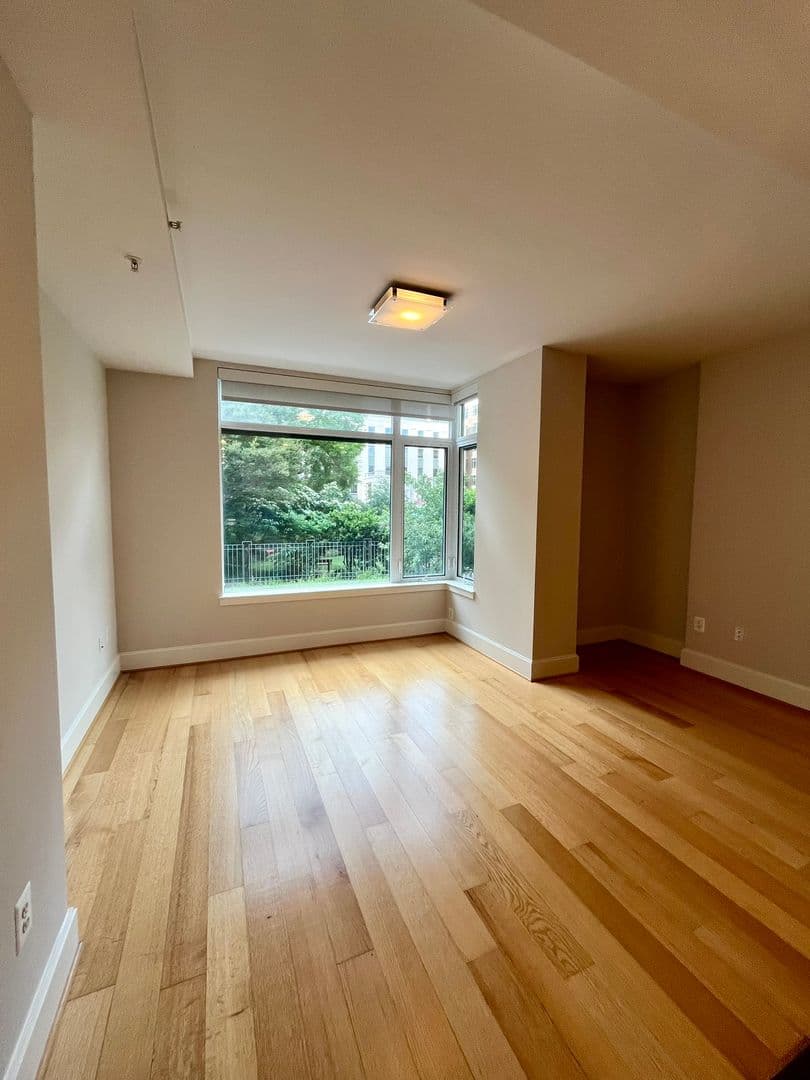 Washington Apartment: 1355 17th Street, NW