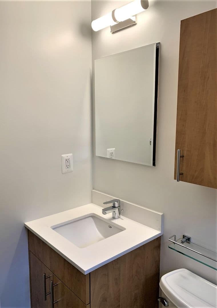 Washington Apartment: 2070 Belmont Rd, NW