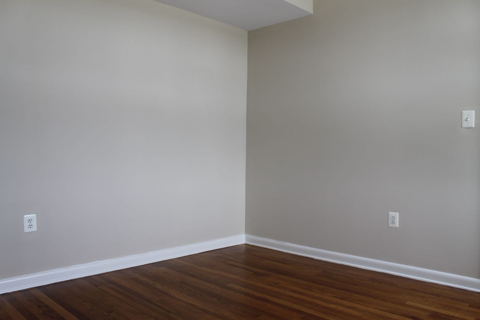 Washington Apartment: 2070 Belmont Rd, NW