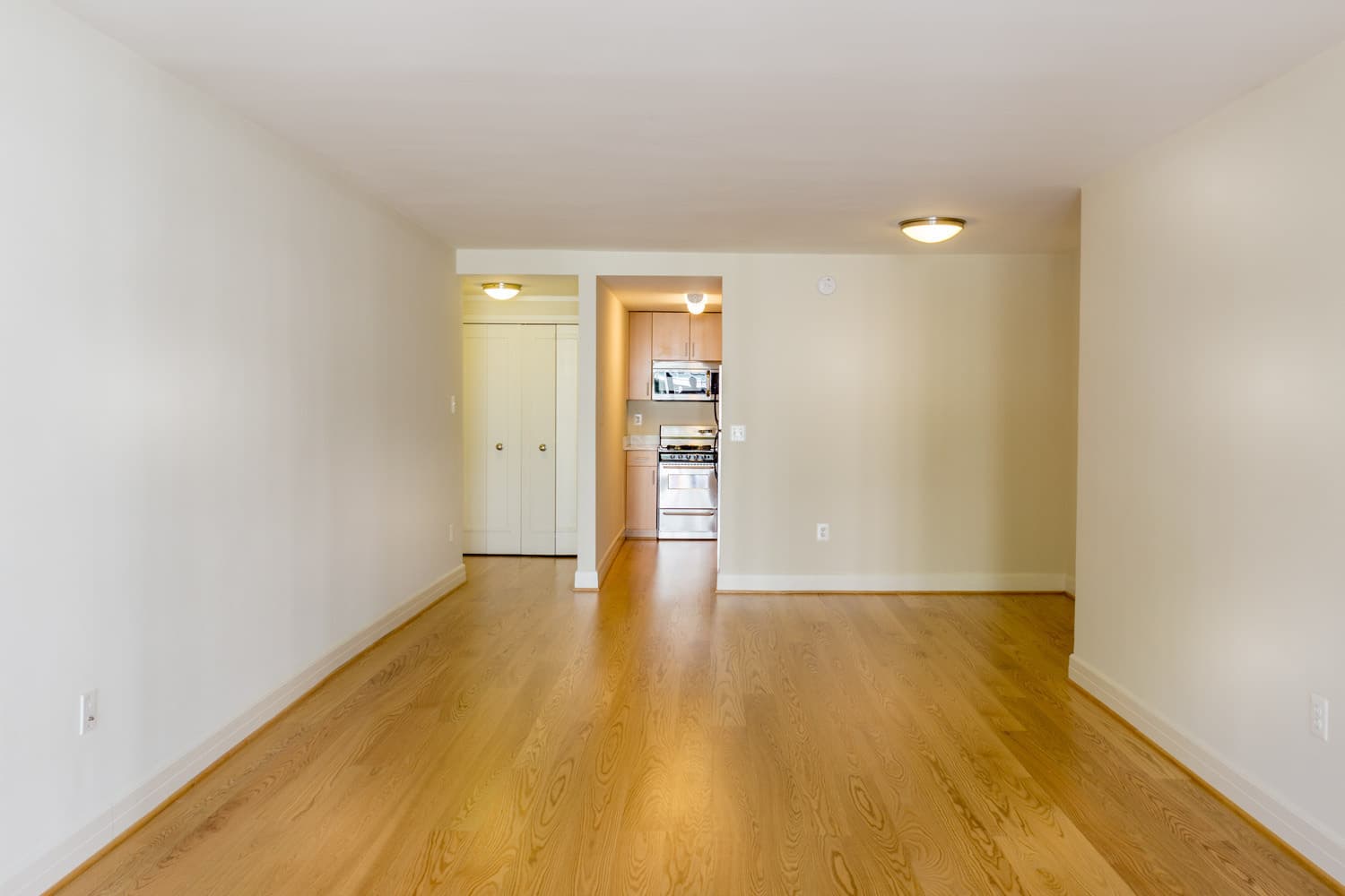 Washington Apartment: 1255 New Hampshire Avenue
