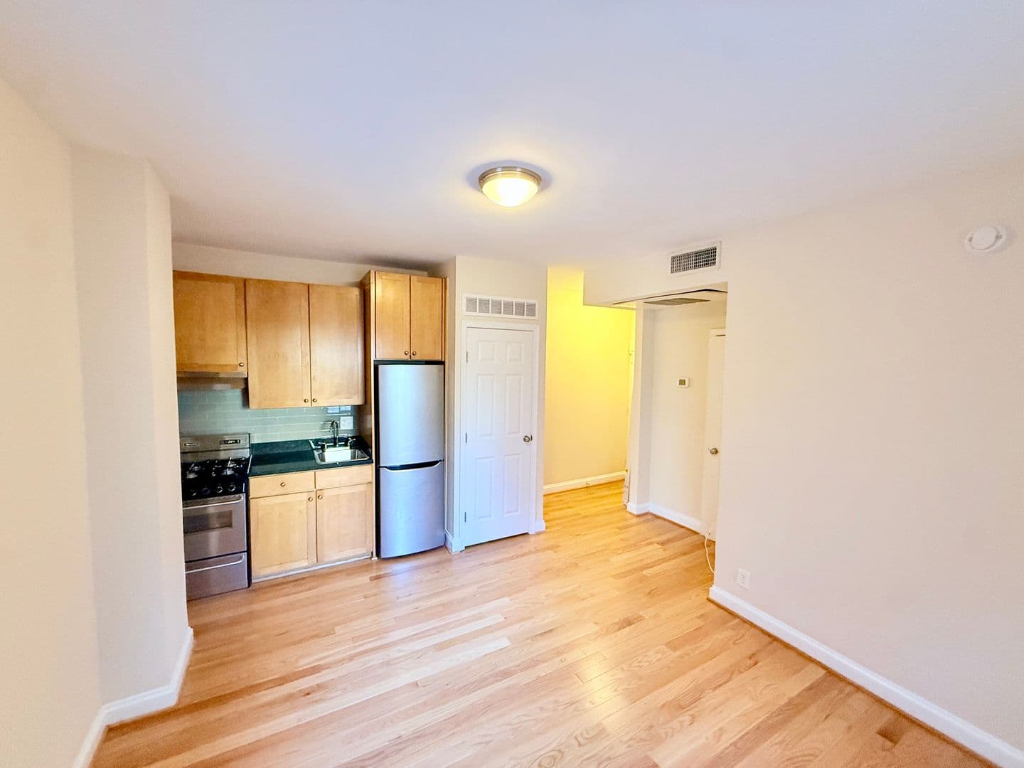 Washington Apartment: 1825-1833 New Hampshire Avenue, NW