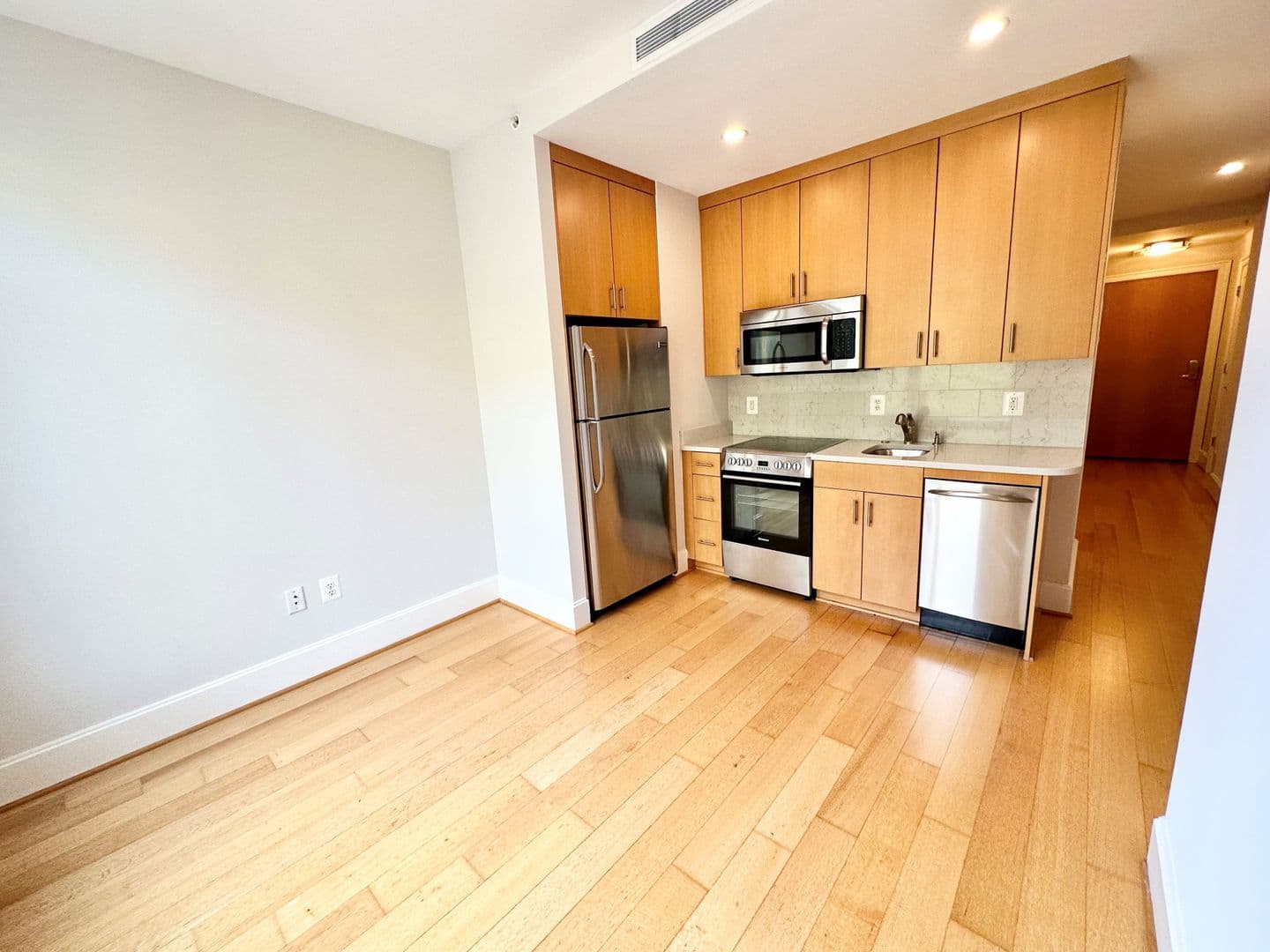 Washington Apartment: 1355 17th Street, NW