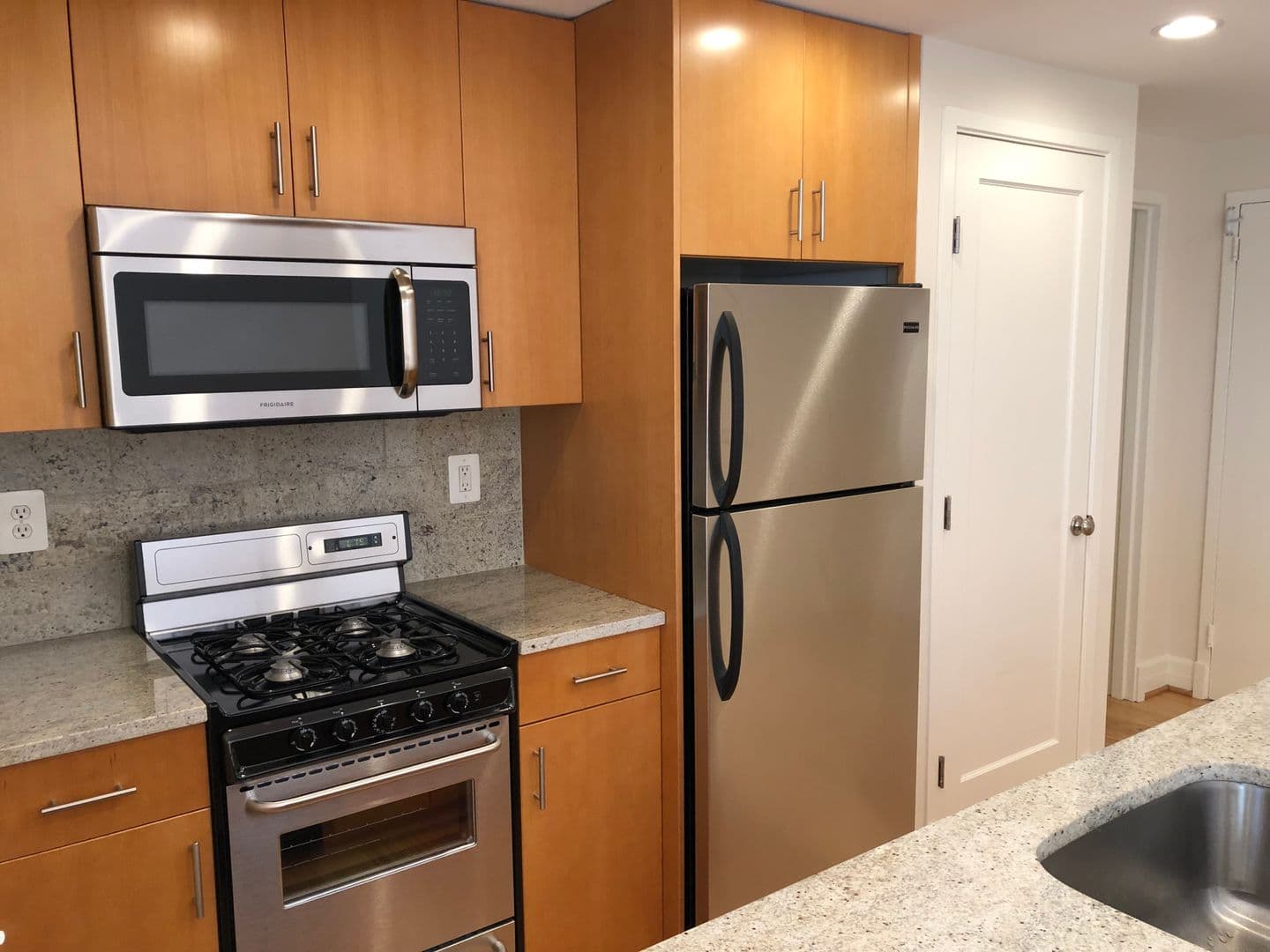 Washington Apartment: 1255 New Hampshire Avenue