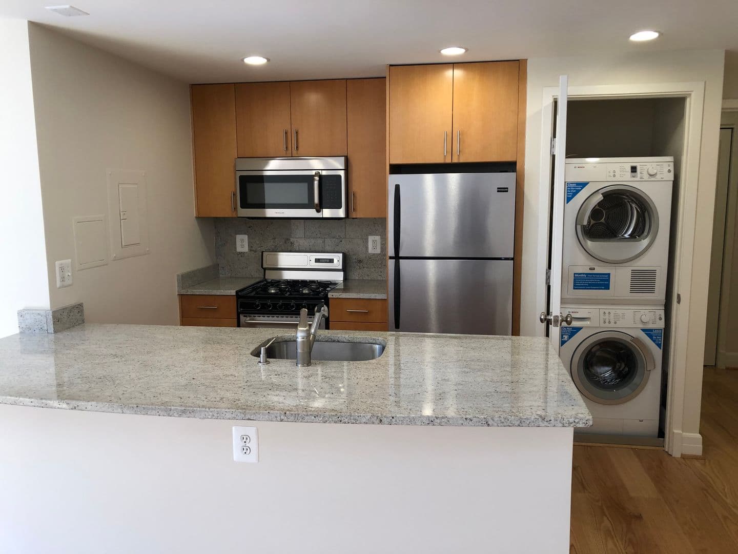 Washington Apartment: 1255 New Hampshire Avenue