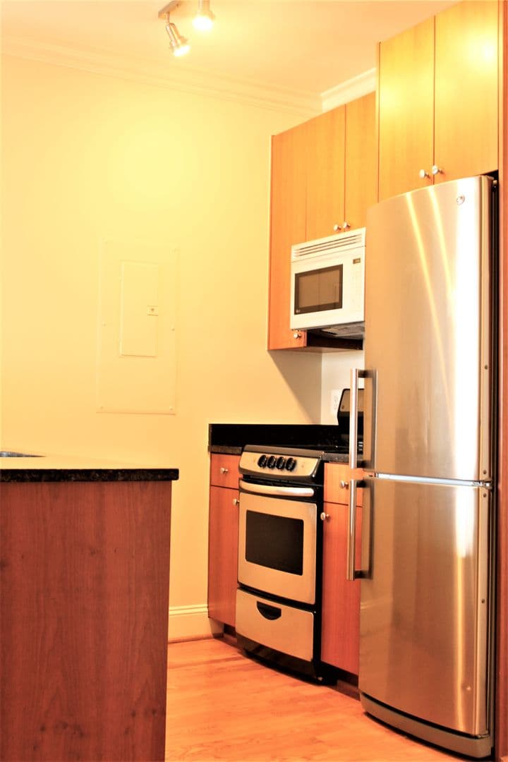 Washington Apartment: 2110 19th Street, NW