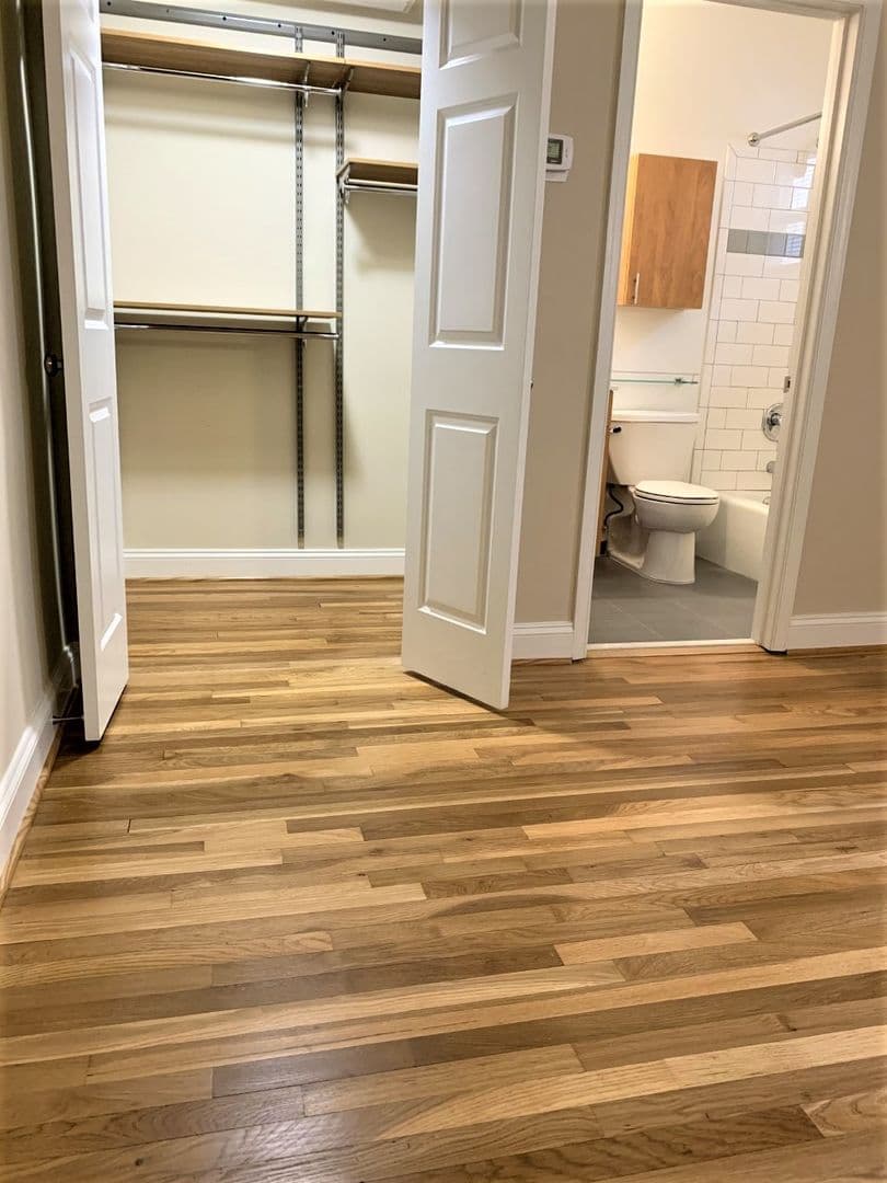 Washington Apartment: 2070 Belmont Rd, NW