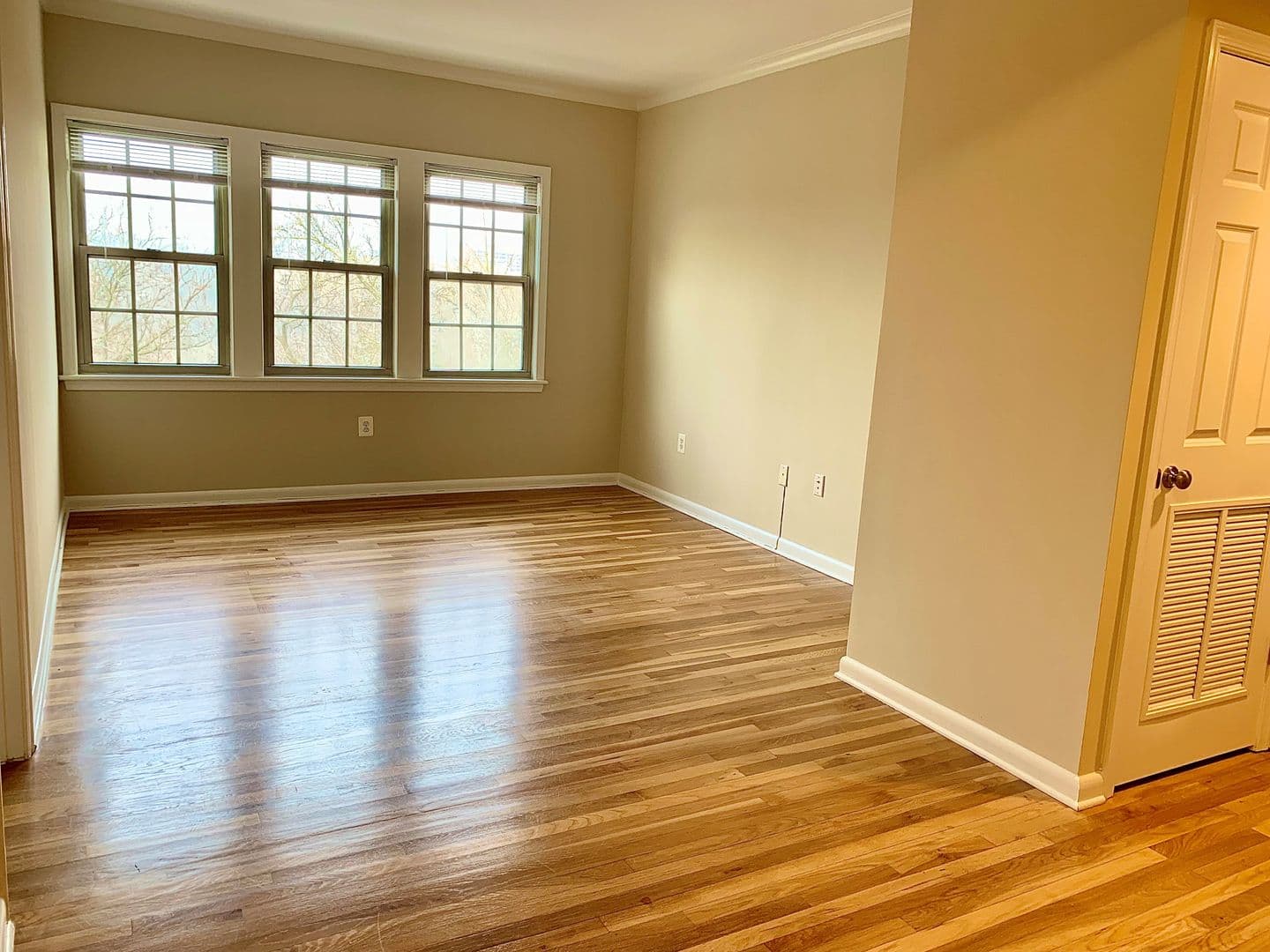 Washington Apartment: 2070 Belmont Rd, NW