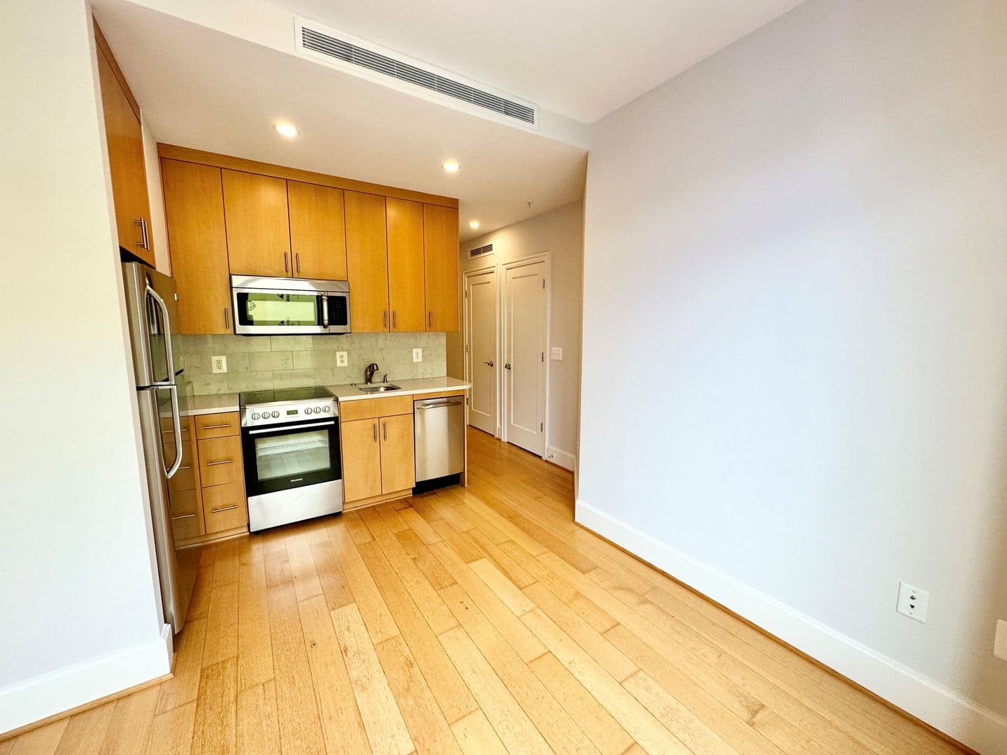 Washington Apartment: 1355 17th Street, NW
