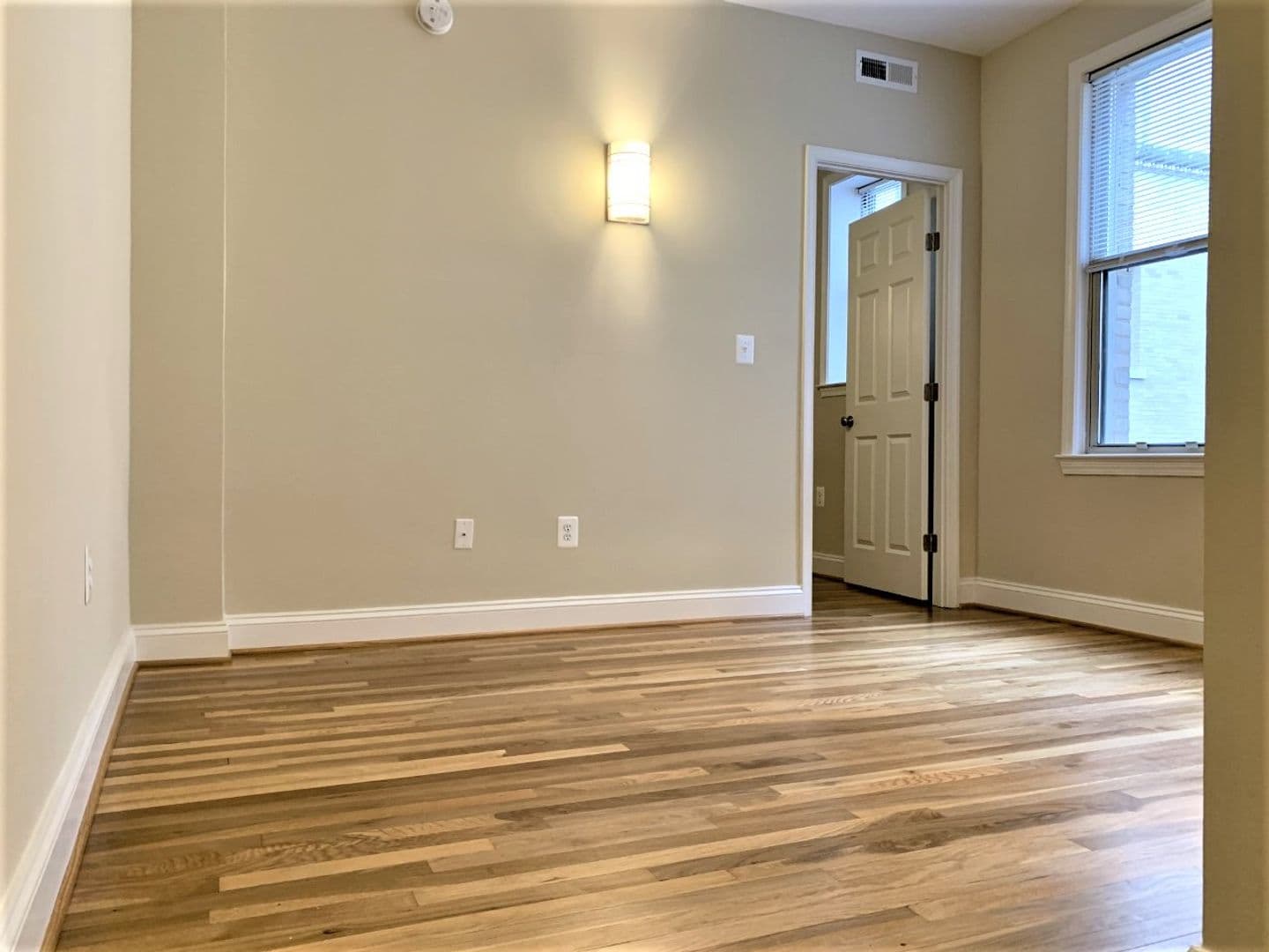 Washington Apartment: 2070 Belmont Rd, NW