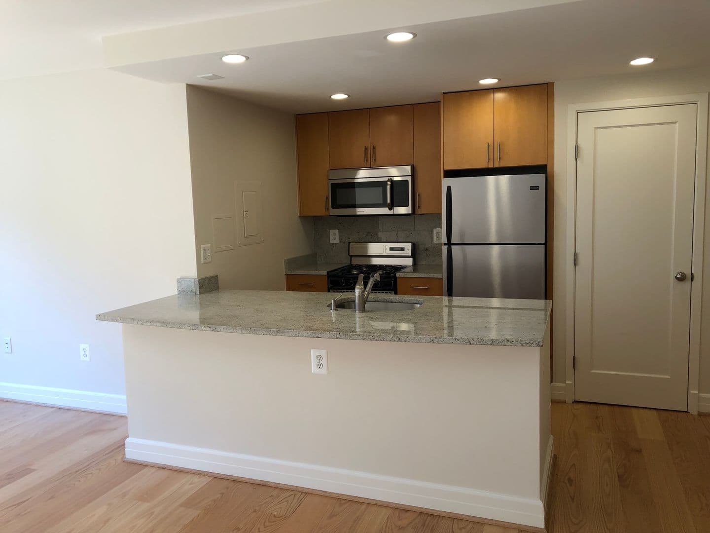 Washington Apartment: 1255 New Hampshire Avenue