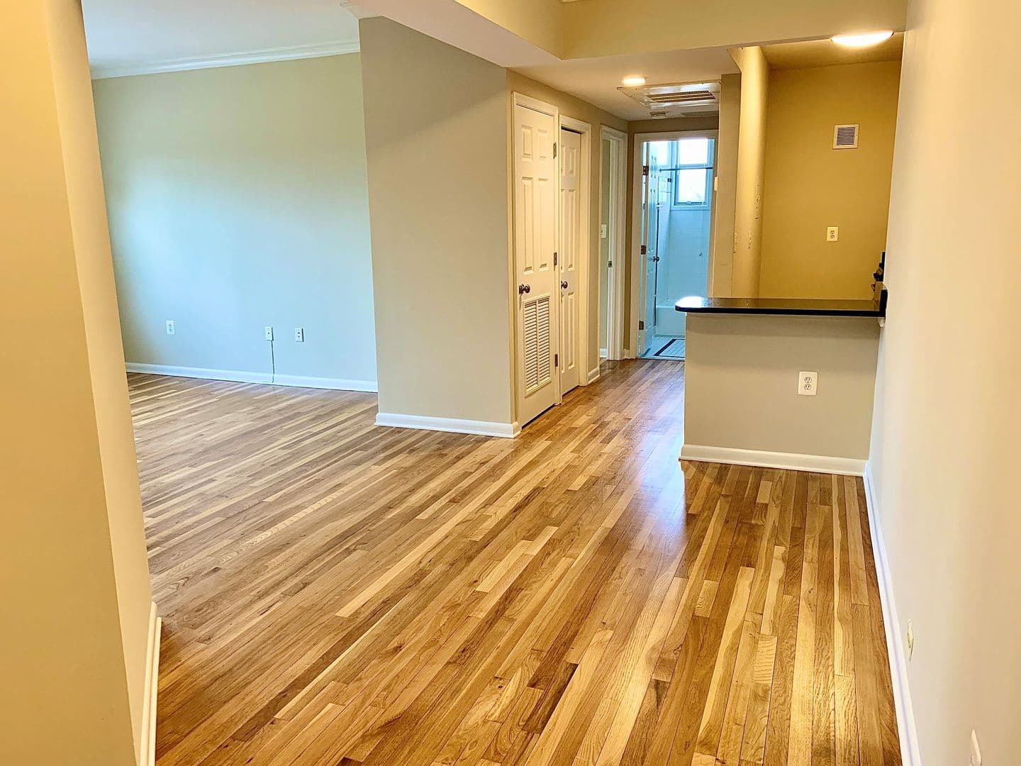 Washington Apartment: 2070 Belmont Rd, NW