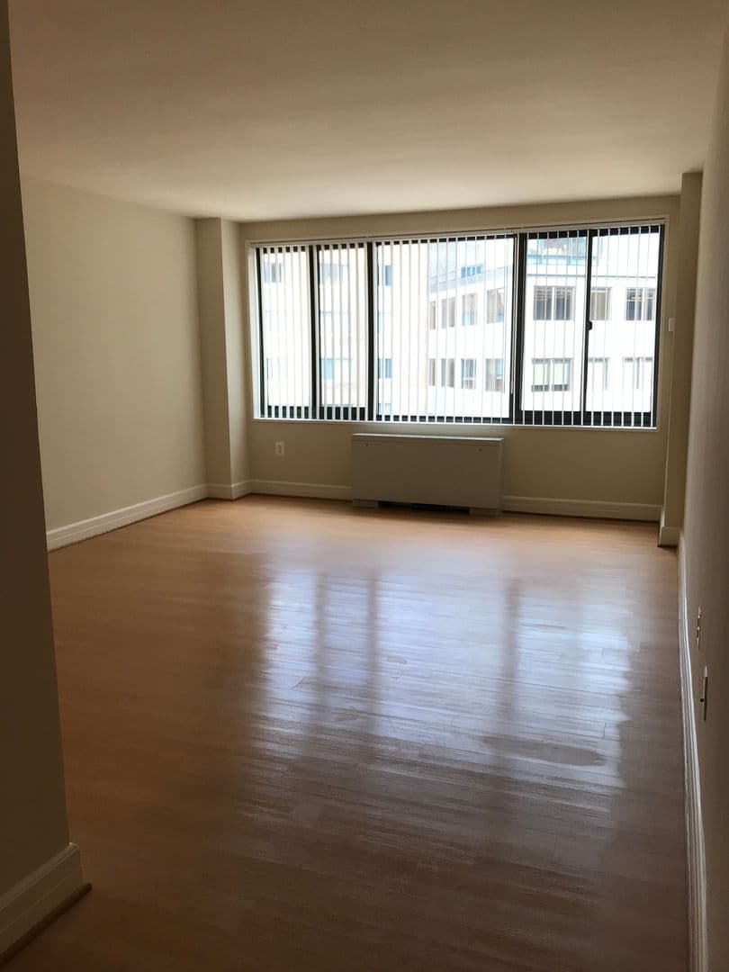 Washington Apartment: 1255 New Hampshire Avenue