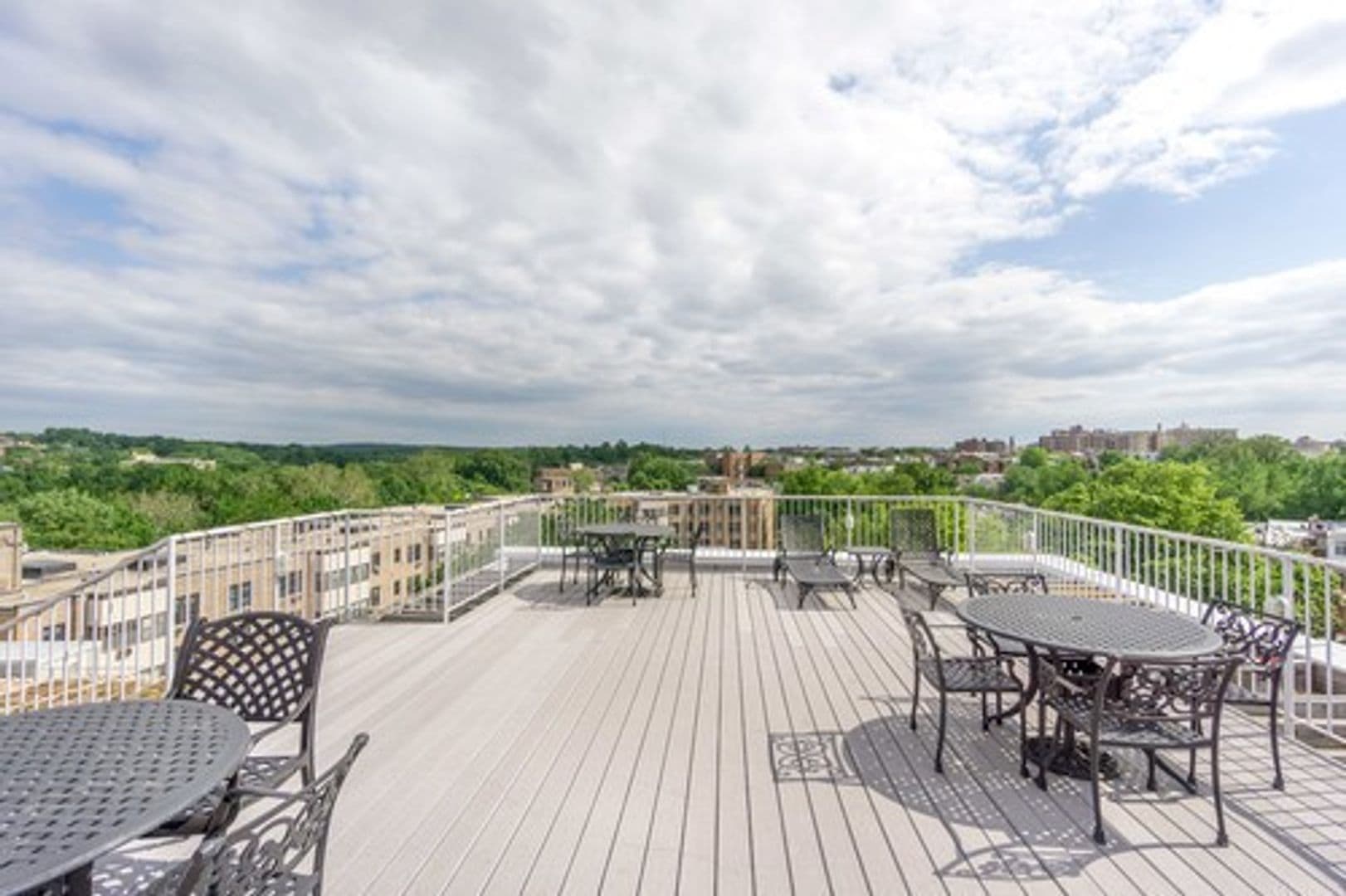 Washington Apartment: 2070 Belmont Rd, NW