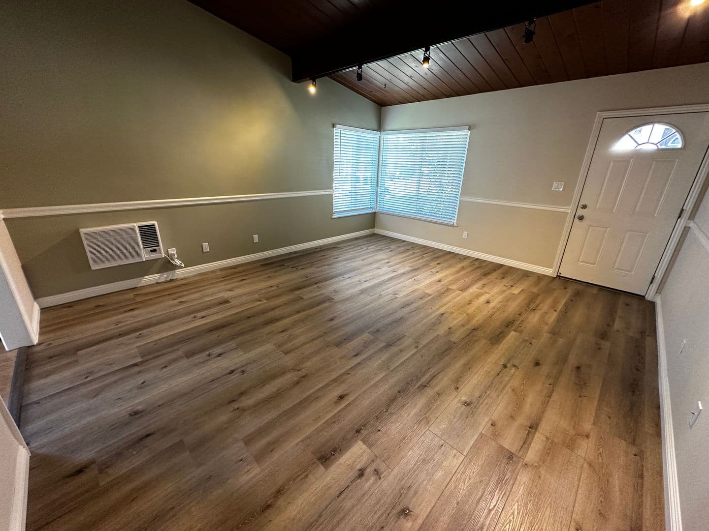 Monrovia Apartment: 116 Violet Ave.