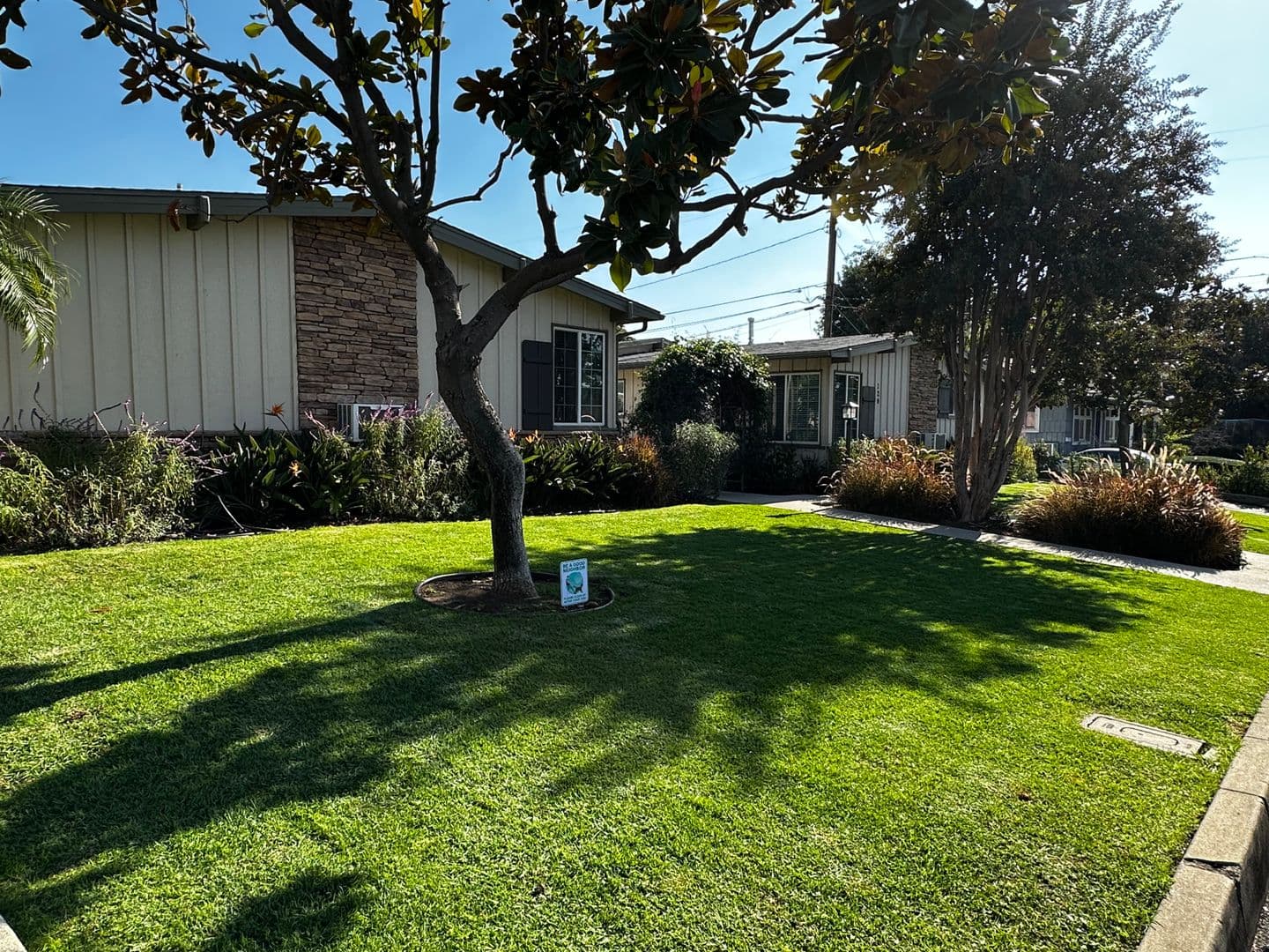 Monrovia Apartment: 116 Violet Ave.