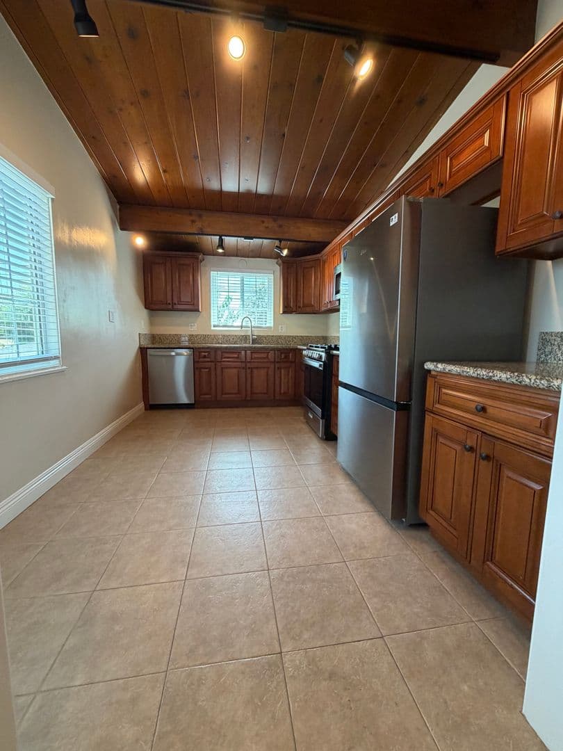 Monrovia Apartment: 116 Violet Ave.