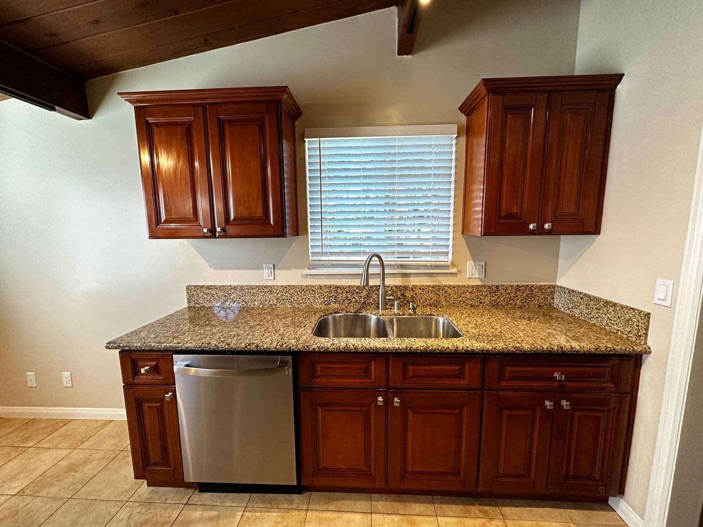 Monrovia Apartment: 116 Violet Ave.