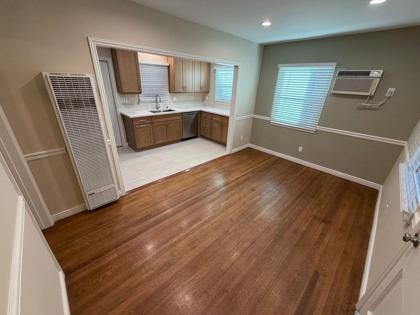 Pasadena Apartment: 1624 E. Washington Blvd.