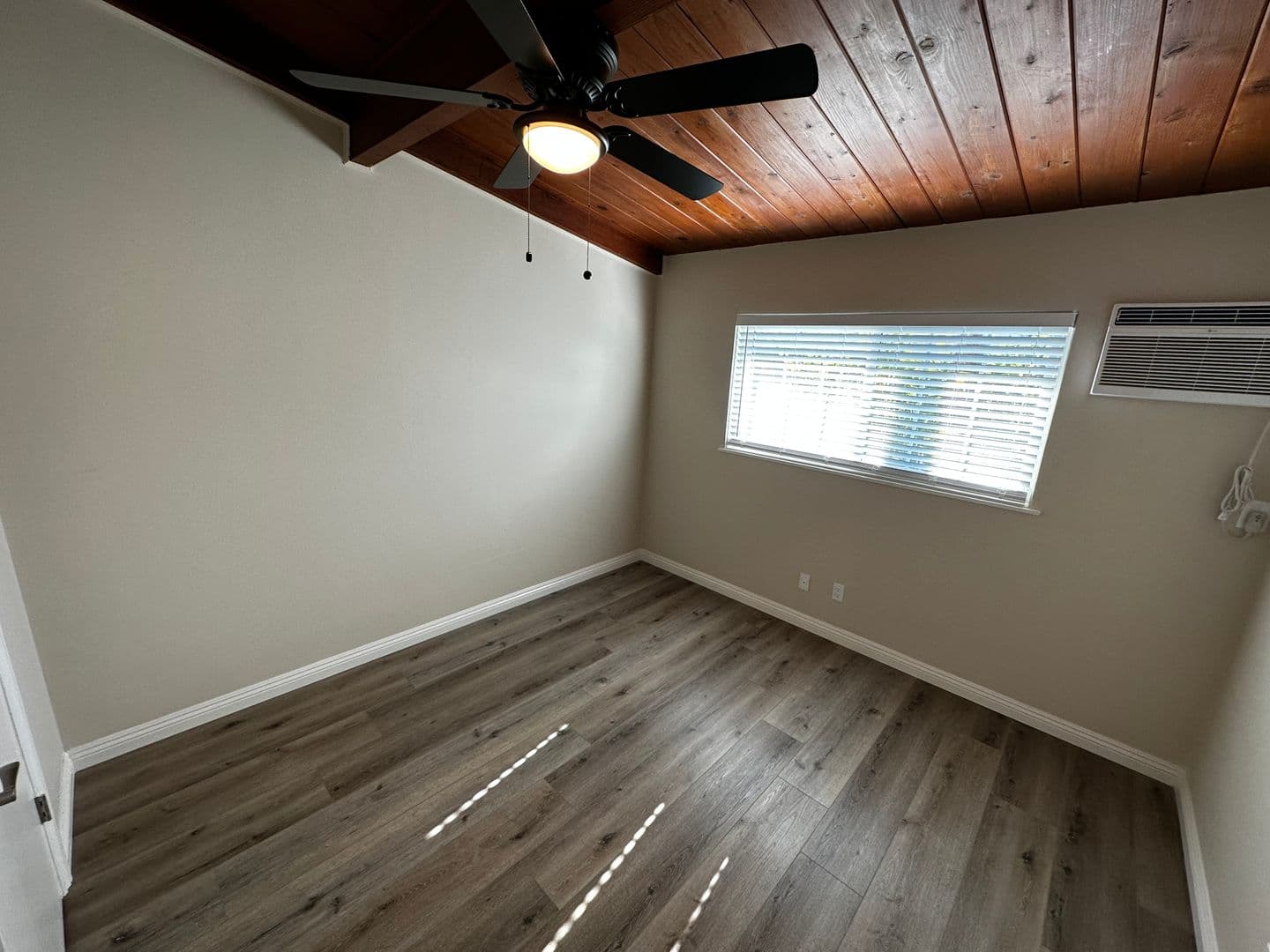 Monrovia Apartment: 116 Violet Ave.