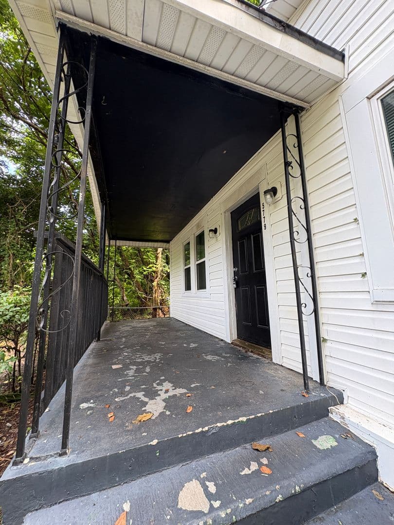 Jacksonville House: 5779 SW Carver Circle